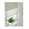 plante sur tablette devant une fenêtre avec toile diaphane
